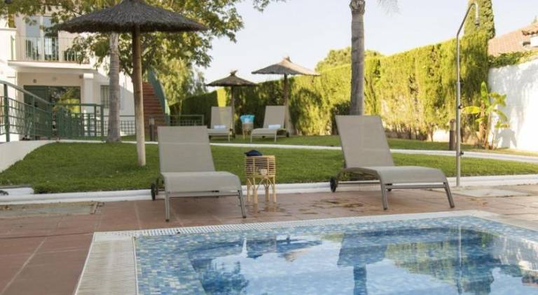 Holiday apartment with terrace, yard & pool in Córdoba