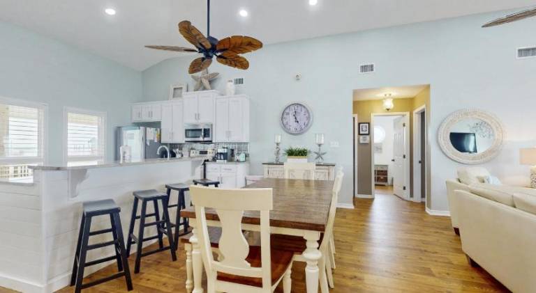 Beach Front house with breathtaking views free WiFi full kitchen — photo 4