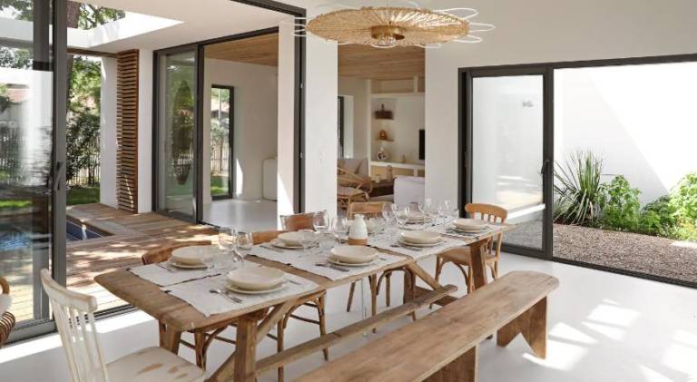 Spacious villa with patio, garden & private pool | Pets allowed — photo 3