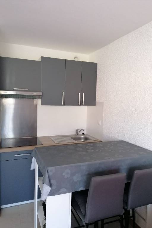 Apartment with patio — photo 4