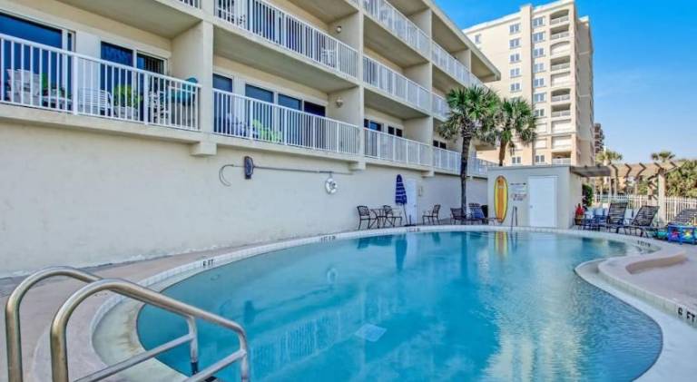 Oceanfront Pool and Quiet — photo 5