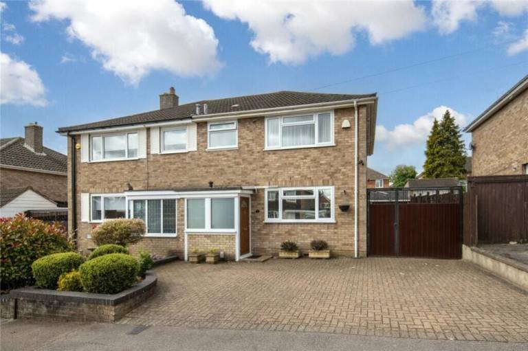 House  Luton