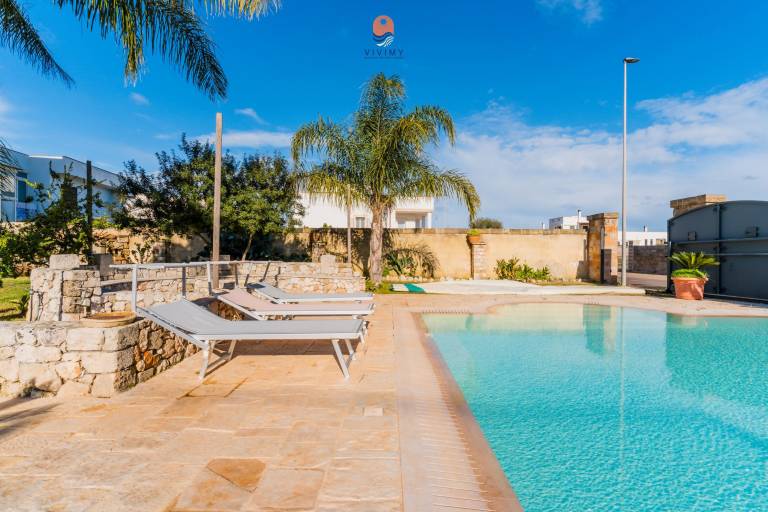 Vacation home with garden, BBQ & private pool — photo 5