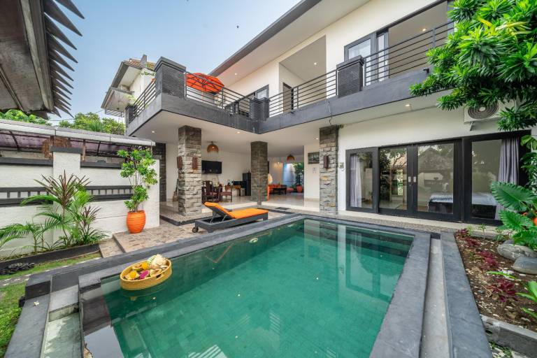 SunbejiSeminyak Paradise: Rooftop, Pool & PS5! in Kuta