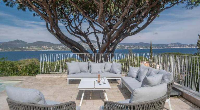 Wonderful villa with sauna, private pool & yard | Next to the beach | Suitable for remote work | Pet-friendly in Cogolin