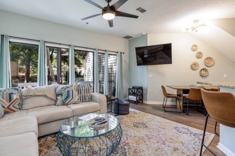 Vacation home with fast internet, BBQ & pool — photo 3