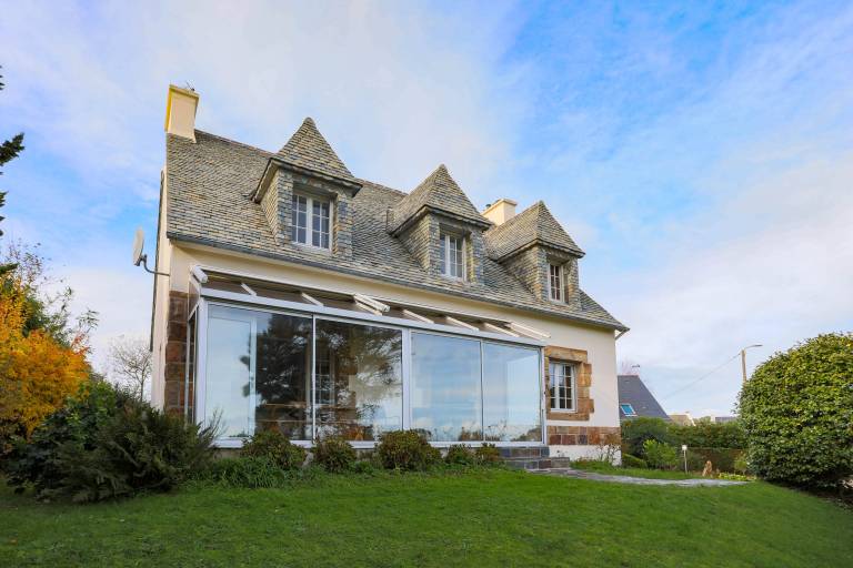 Holiday Home 'Les Camelias' with Sea View, Private Terrace and Balcony in Morlaix