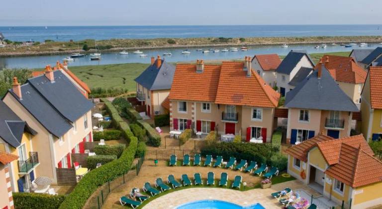 Rental apartment with pool in Cabourg