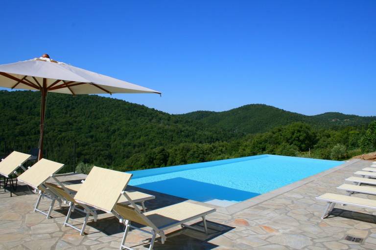 Rental apartment with garden, patio & pool | Nature view — photo 2