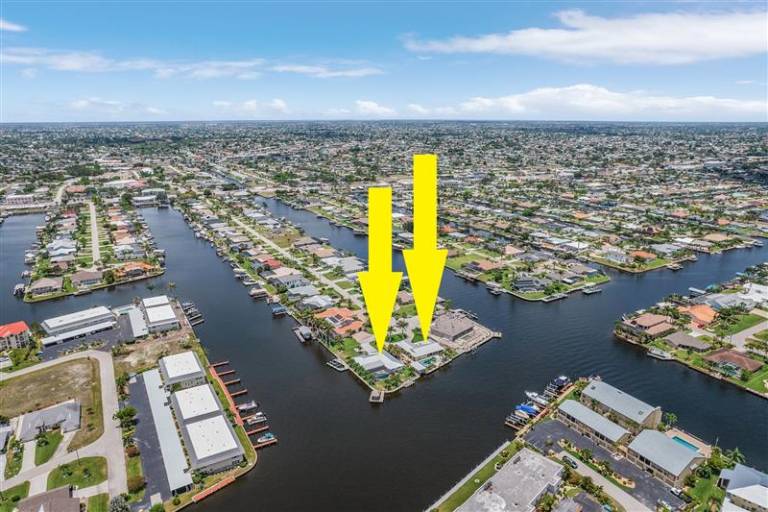 Children-friendly vacation home with private pool & barbeque | Water view | Pets are welcome in Cape Coral, FL