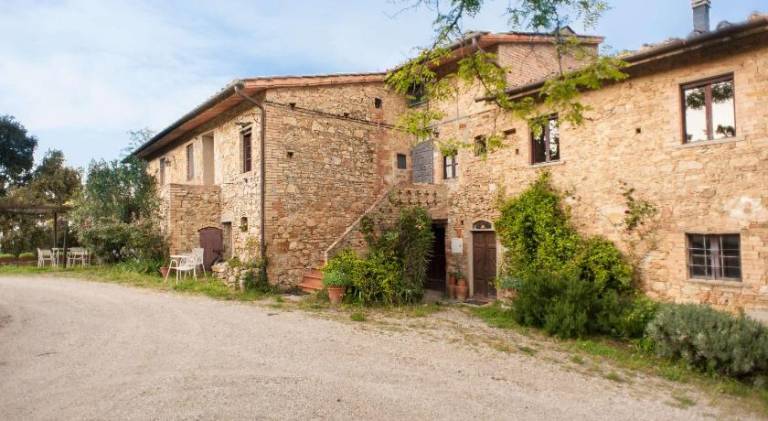 Vacation home with barbeque & garden in Gambassi Terme