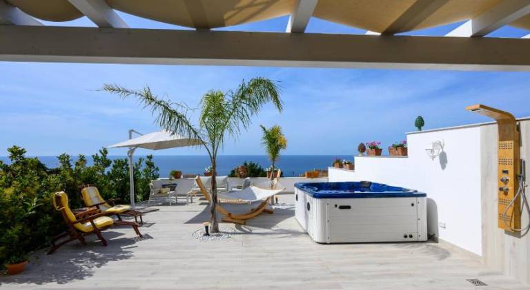 Villa with hot tub in Cefalù