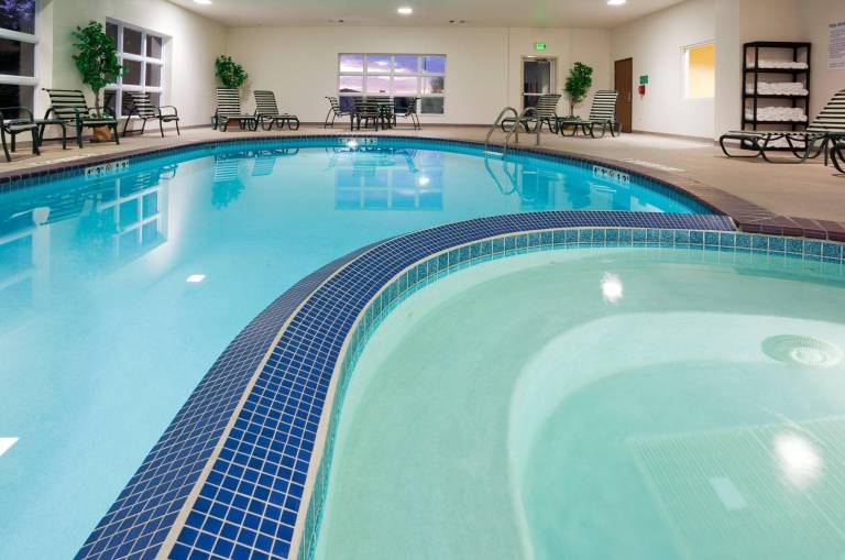 Holiday Inn Express Hotel and Suites Stevens Point By IHG — photo 2