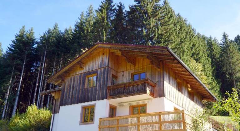 Holiday apartment with BBQ & terrace in Annaberg-Lungoetz