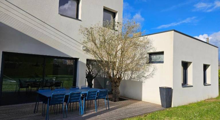 Vacation home with patio, yard & barbecue in Roscoff