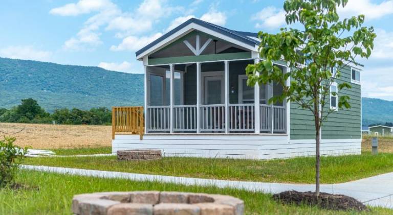 Vacation home with BBQ, terrace & pool in Luray, VA