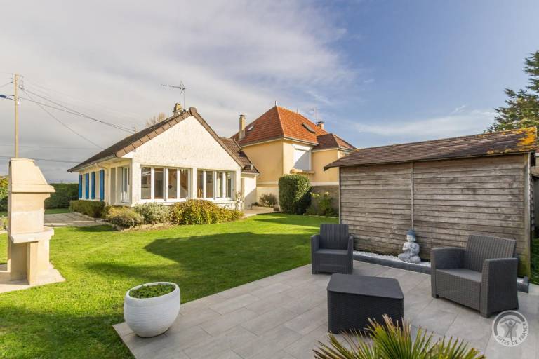 Gite with patio, yard & BBQ — photo 4