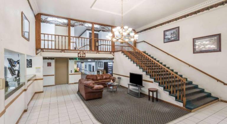 Days Inn by Wyndham Evanston WY — photo 3