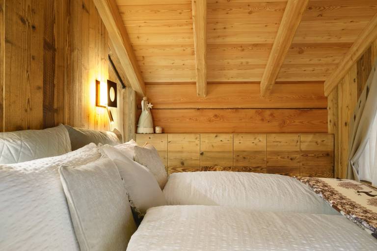 Chalet with yard & patio | Garden view — photo 3