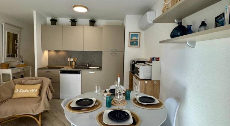 Rental apartment with patio — photo 3