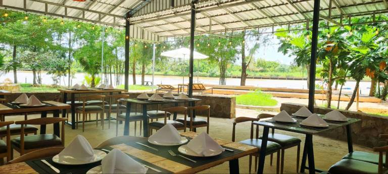 Sun & Roots Lodge Restaurant and Bar — photo 5