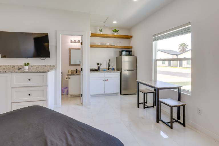 Pool Access & Prime Location! SPI Getaway for 2 — photo 5