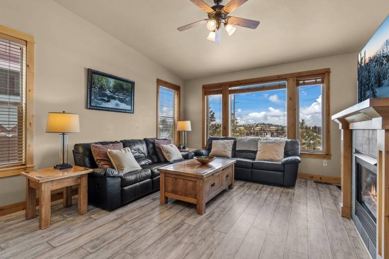 New! Old Mill Lookout–Mountain Views, Fireplace, Dog Friendly — photo 4