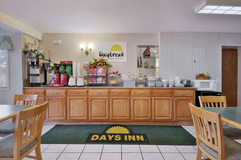Days Inn by Wyndham Cartersville — photo 4
