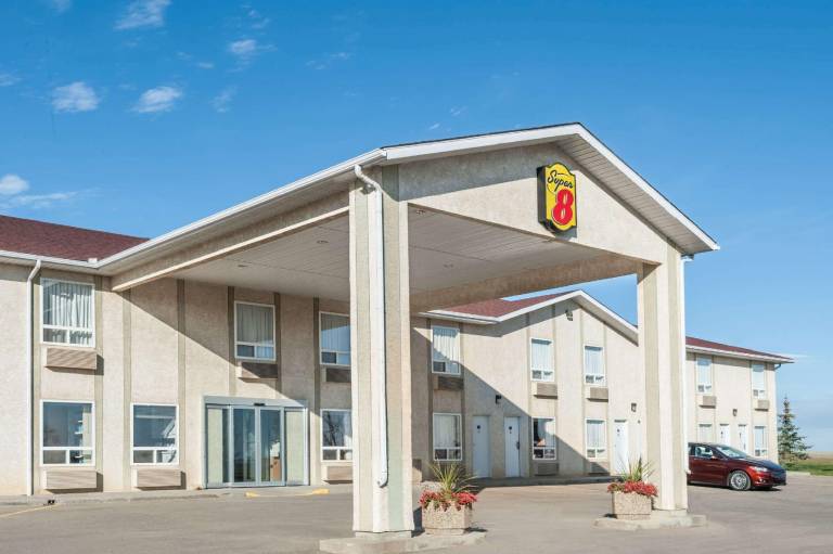 Super 8 By Wyndham Three Hills Ab in Three Hills, AB