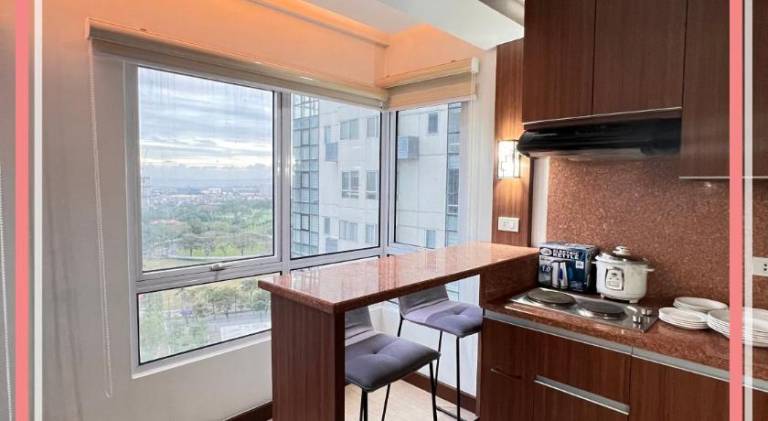 Panoramic View of City 1BR Loft Unit FREE WIFI & NETFLIX at Fort Victoria BGC — photo 4