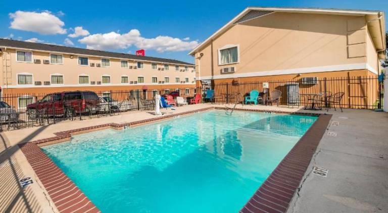 Red Roof Inn & Suites Denton — photo 3