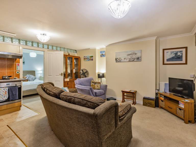 Cottage with yard in Paignton