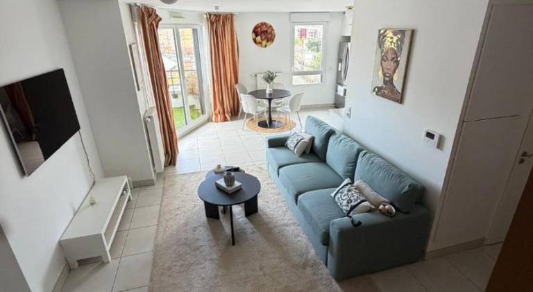 Rental apartment with terrace — photo 2