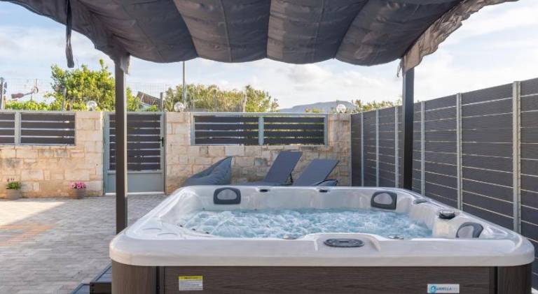 MD Residence with private jacuzzi near the beach — photo 5