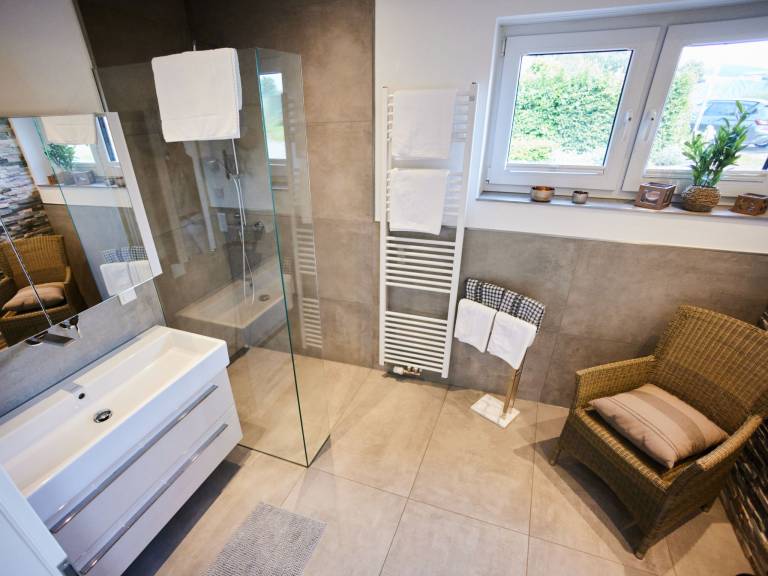 Holiday apartment with yard & terrace — photo 5