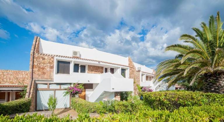 Holiday apartment with pool in Olbia