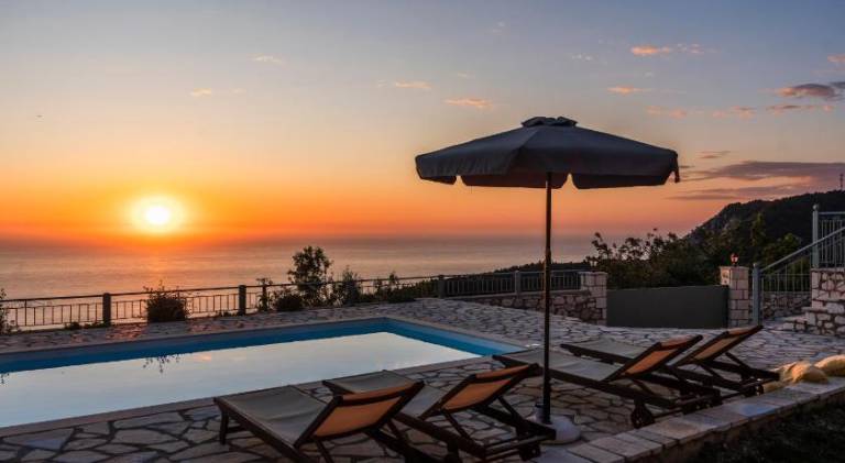 Pleasant villa with yard, private pool & BBQ | Dogs allowed — photo 3
