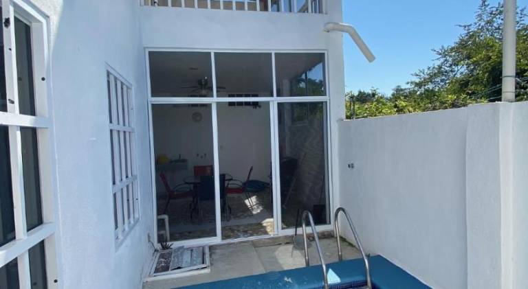 Vacation home with pool — photo 4