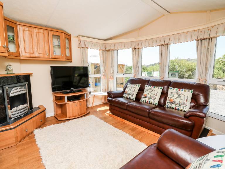 Child-friendly pleasant cottage with yard & jacuzzi | Pets are welcome — photo 3