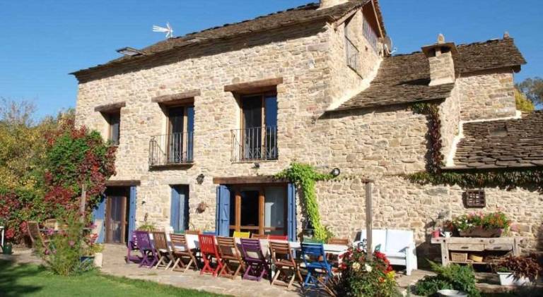 Vacation home with yard, patio & barbecue in Huesca