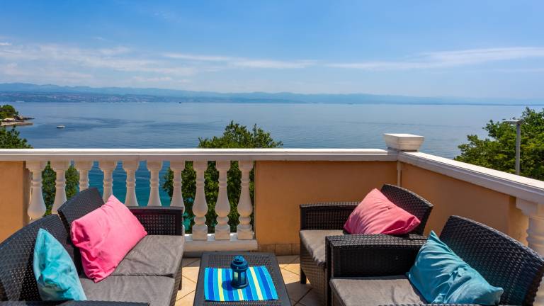 Villa with patio, pool & BBQ — photo 4
