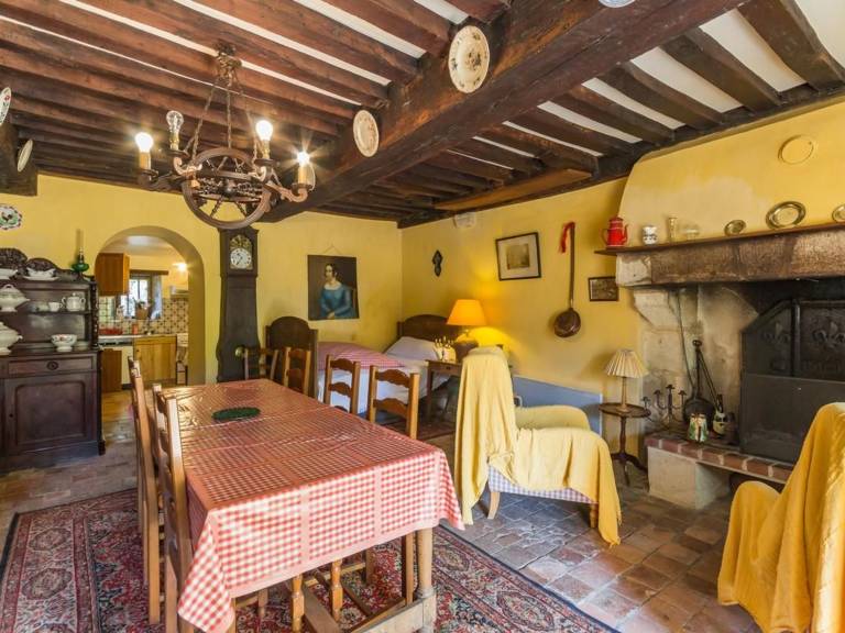 Historic home in 12th-century abbey, pets allowed — photo 3