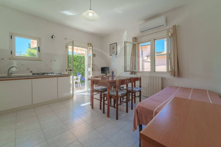 Holiday apartment with barbeque & patio — photo 5
