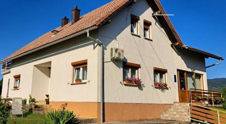 Wonderful serviced apartment with patio, garden & BBQ | Pet-friendly in Plitvicka Jezera