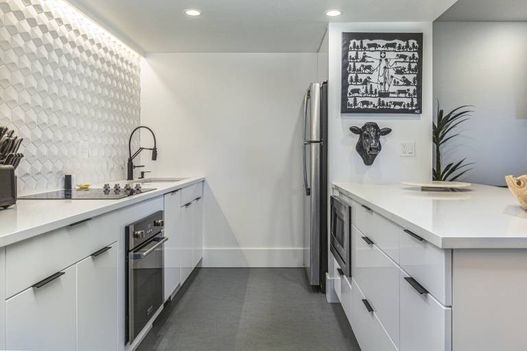 Family-oriented nice condo with jacuzzi, heated pool & fast internet | Mountain view | Next to the ski | Pets allowed — photo 5