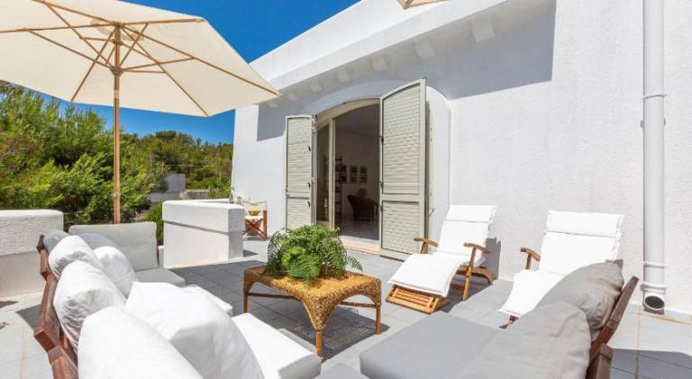 Villa with yard, terrace & barbecue — photo 2