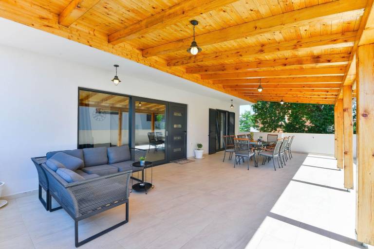 House with pool, BBQ & jacuzzi — photo 3