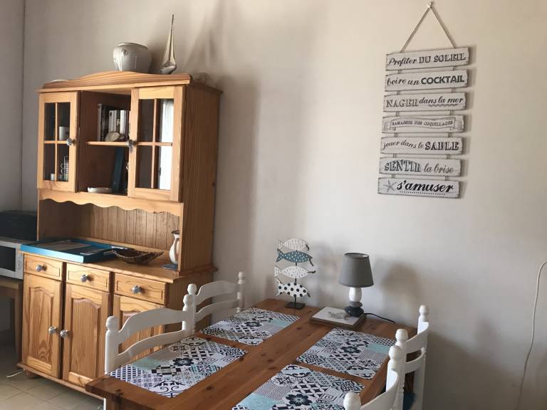Cozy Duplex in City Center, 800m from Beach with Terrace, BBQ, and Parking in La Tranche-sur-Mer