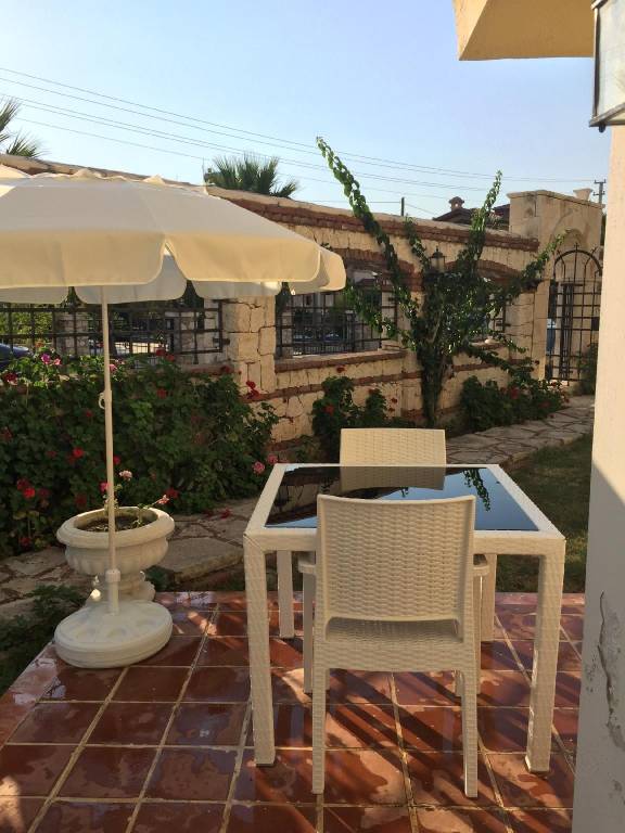 Villa with pool, patio & garden — photo 5