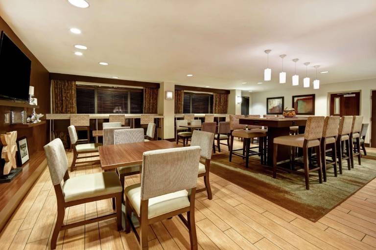 Hampton Inn Atlanta-Mall of Georgia — photo 2